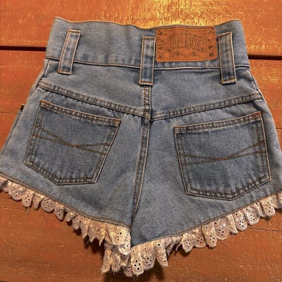 Vintage stunning Cotton Express Jean shorts size 3-4 cute ruffled shorts lace - Picture 10 of 12